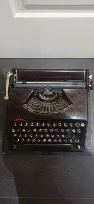 Máquina de escribir Olympia Plana Vintage