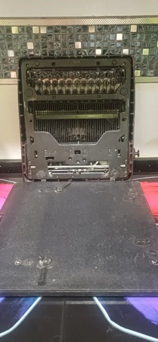 Máquina de escribir Olympia Plana Vintage