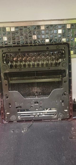 Máquina de escribir Olympia Plana Vintage