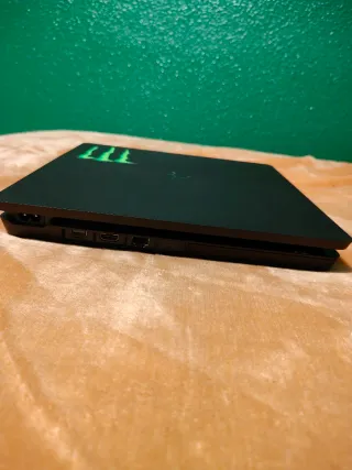 PS4 Slim 500GB + Cables