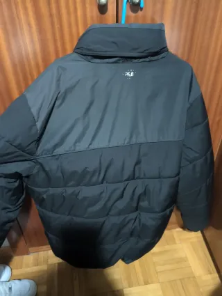 Abrigo acolchado Pull and Bear negro