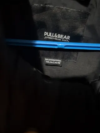 Abrigo acolchado Pull and Bear negro