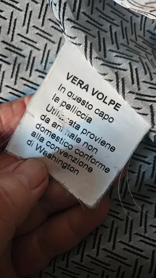 Piumino marrone con collo in pelliccia