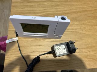 Reloj despertador digital blanco