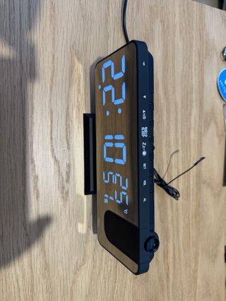 Reloj despertador digital con proyector