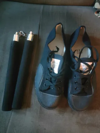 Arti Marziali Kung fu, scarpe, guanti e Nunchaku