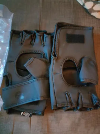 Arti Marziali Kung fu, scarpe, guanti e Nunchaku