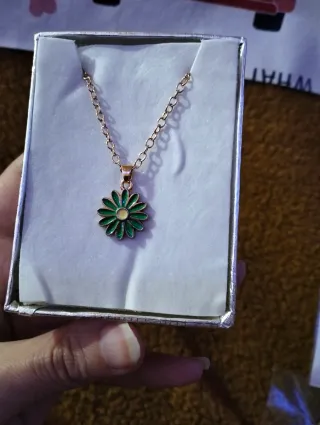 Collar margarita verde y dorado