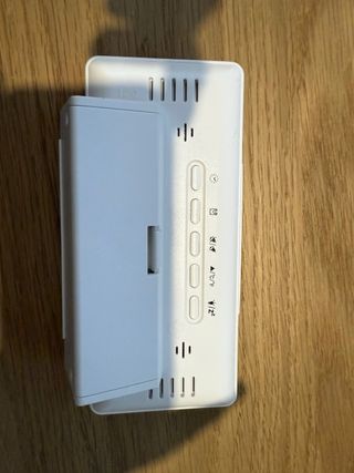 Reloj despertador digital blanco