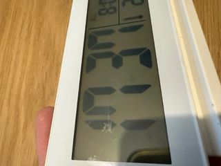 Reloj despertador digital blanco