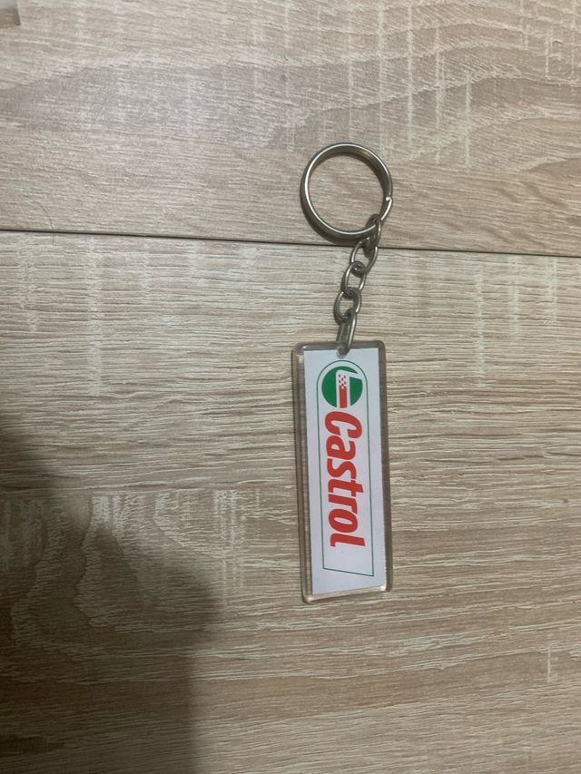 Llavero castrol
