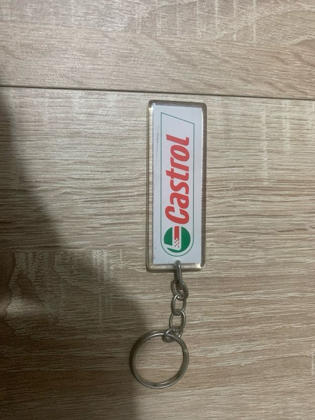 Llavero castrol