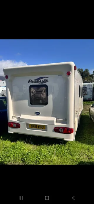 Caravanas Turing Bailey pegan