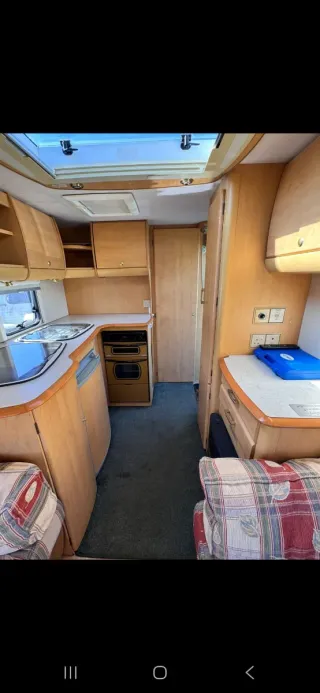 Caravanas Turing Bailey pegan