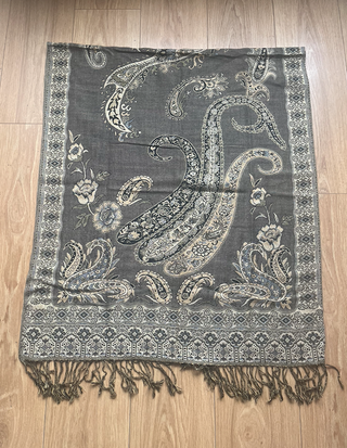 Pañuelo foulard estampado étnico dorado