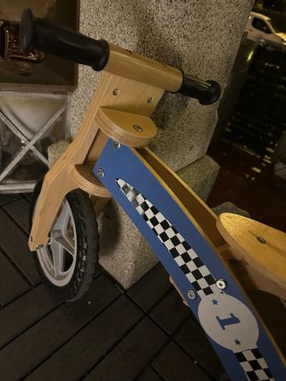 Bicicleta de madera para niños