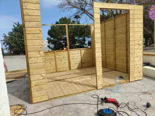 Caseta de madera tratada nueva