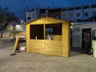 Caseta de madera tratada nueva