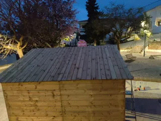 Caseta de madera tratada nueva