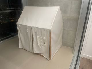 Casita de madera y tela para niños