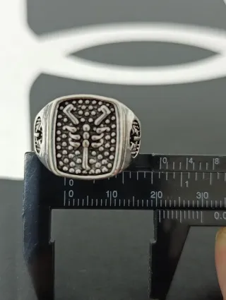 Anello uomo con stemma scorpione