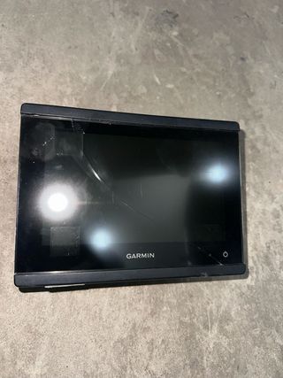 Pantalla Garmin GPSMAP 723 con grieta