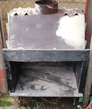 Chimenea completa piedra madera y hierro.