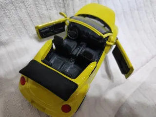 Coche Burago Beetle 1/24 Amarillo