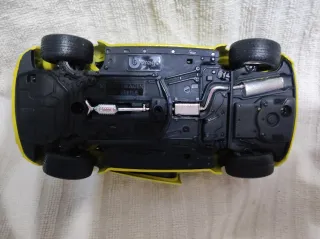 Coche Burago Beetle 1/24 Amarillo