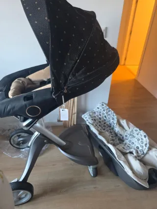 Carrito Stokke con capazo y silla