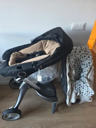 Carrito Stokke con capazo y silla