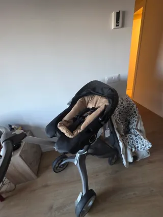 Carrito Stokke con capazo y silla