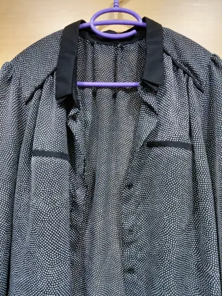 Blusa negra lunares blancos talla 40