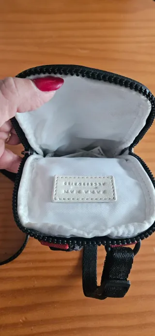 Bolso para móvil blanco y negro