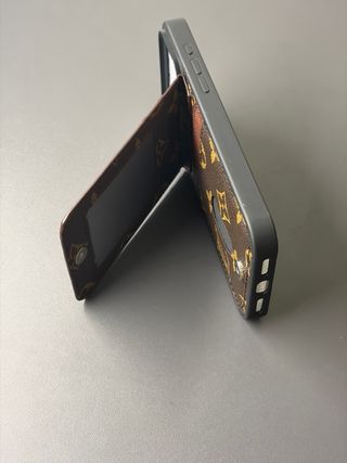 Cover iPhone 17 Pro Max porta carte LV