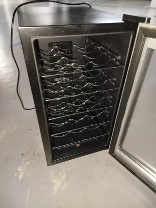 Vinoteca de 18 botellas