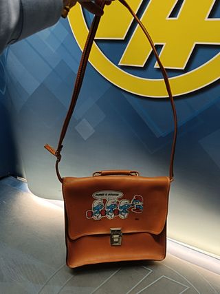 bonita CARTERA ESCOLAR, AÑOS 80 , LOS PITUFOS , PEYO - SAFTA - color marron