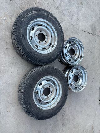 Llantas 15” desplazadas Lada Niva