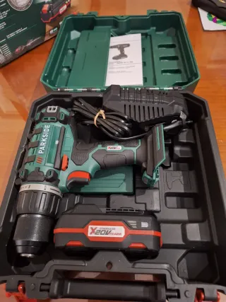 VENDIDA. Atonilladora taladradora recargable 20V