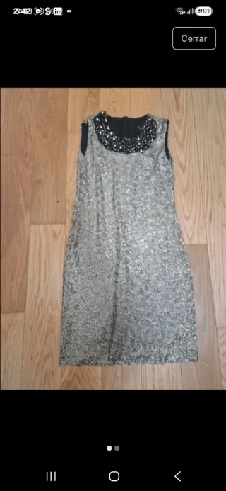 Vestido Dolores Promesas plateado talla M