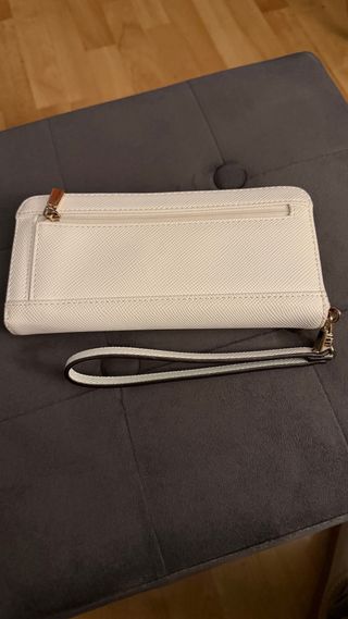Cartera Guess Blanca con Correa Dorada