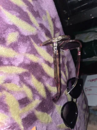 Occhiali da sole neri e marroni