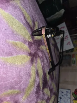 Occhiali da sole neri e marroni