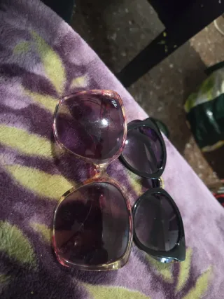 Occhiali da sole neri e marroni