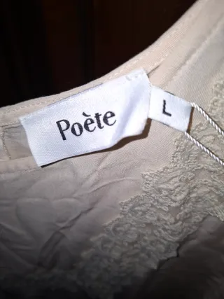 Vestido romántico beige con encaje