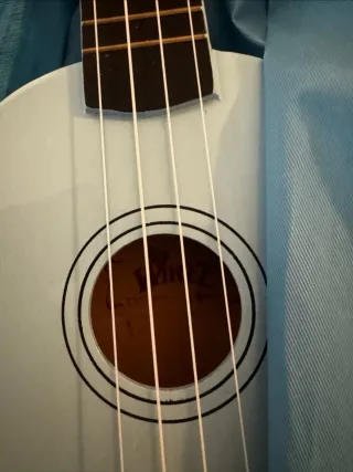 Ukelele soprano. 20 euros