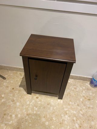 Mesita de noche de madera oscura 45x35x60cms