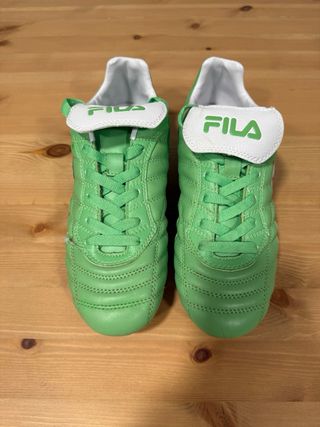 Botas de fútbol FILA Niño/a talla 38-MUY POCO USO