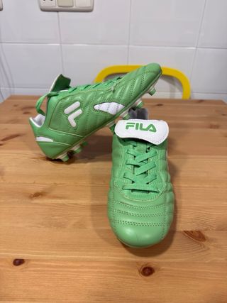 Botas de fútbol FILA Niño/a talla 38-MUY POCO USO