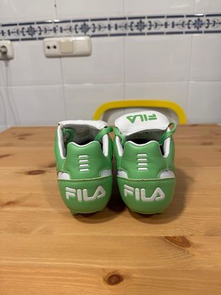 Botas de fútbol FILA Niño/a talla 38-MUY POCO USO
